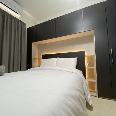 Hepburn Holiday Apartment บีร์เซบบูจา ภายนอก รูปภาพ