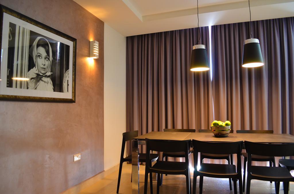 Hepburn Holiday Apartment บีร์เซบบูจา ภายนอก รูปภาพ
